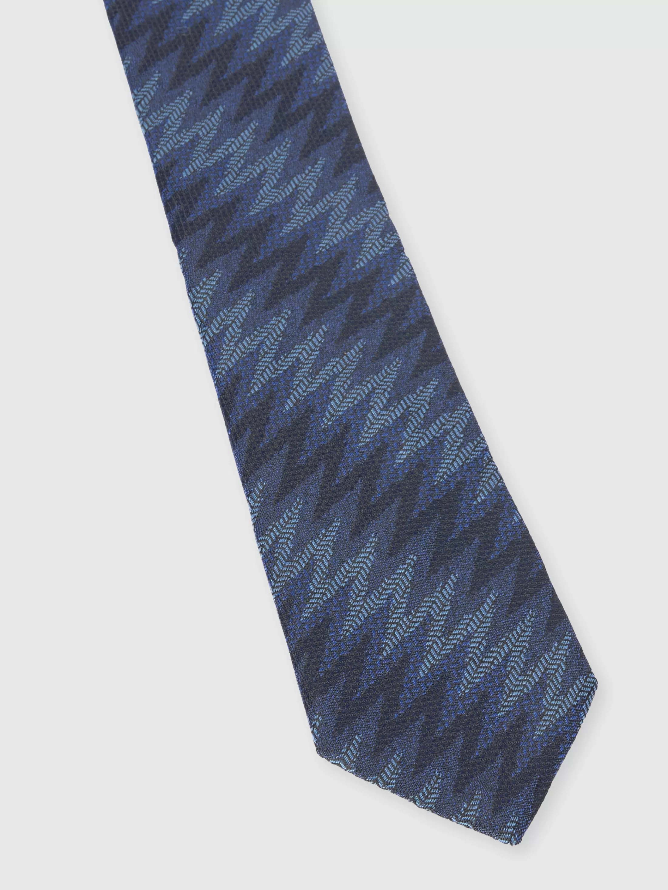 New Silk tie with elongated zigzag Ties